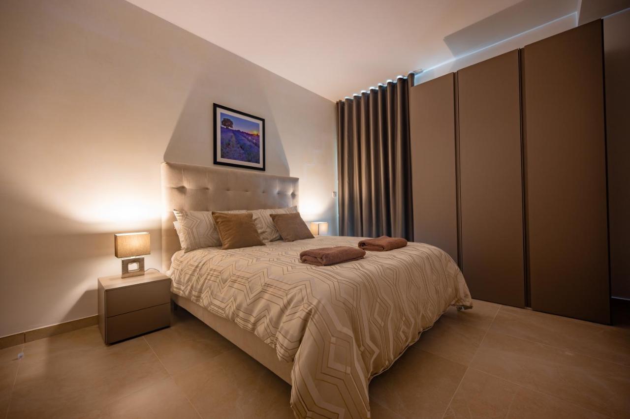The Address Seafront Suites With Hot Tub Pietà Εξωτερικό φωτογραφία