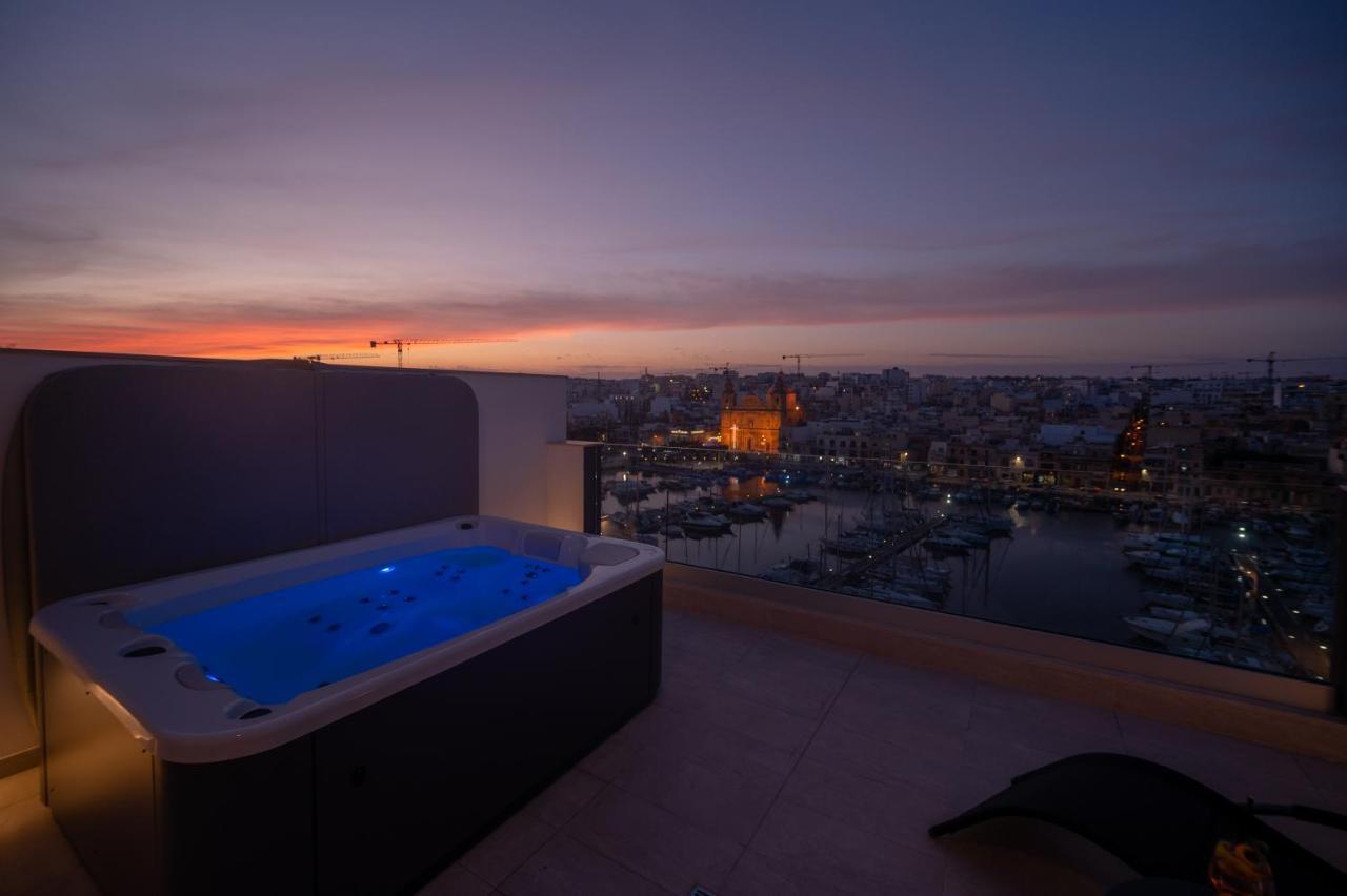 The Address Seafront Suites With Hot Tub Pietà Εξωτερικό φωτογραφία