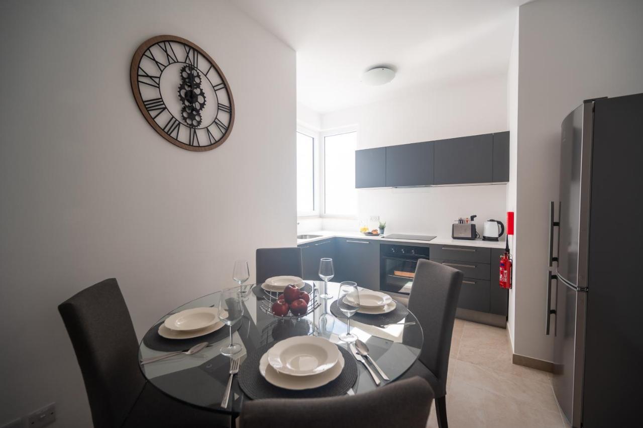 The Address Seafront Suites With Hot Tub Pietà Εξωτερικό φωτογραφία