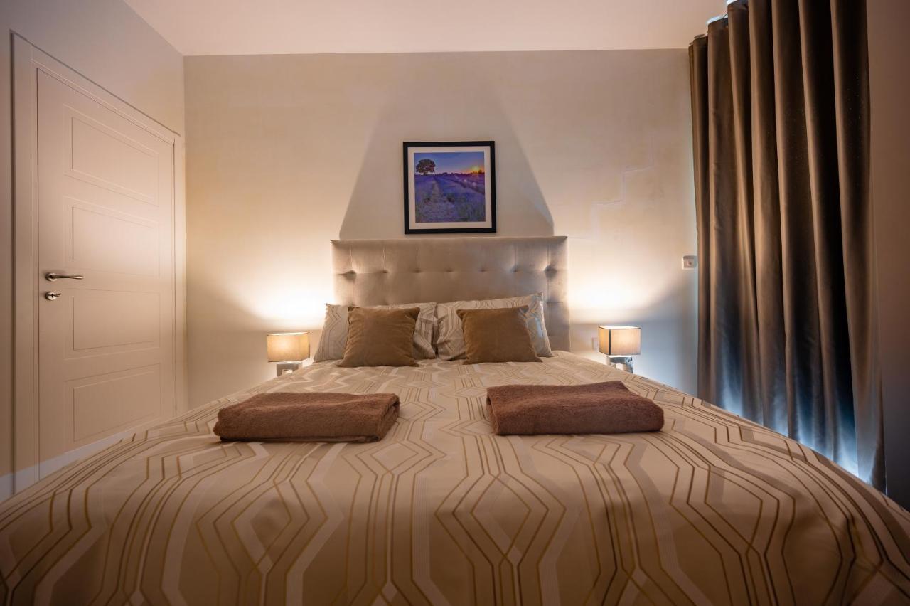 The Address Seafront Suites With Hot Tub Pietà Εξωτερικό φωτογραφία